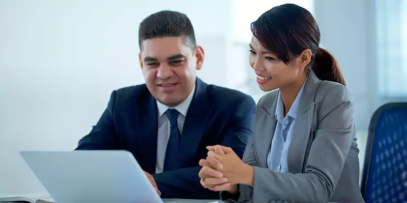 Why Partner with the Best TN Visa Consultants for Canadian Applicants for Singapore?